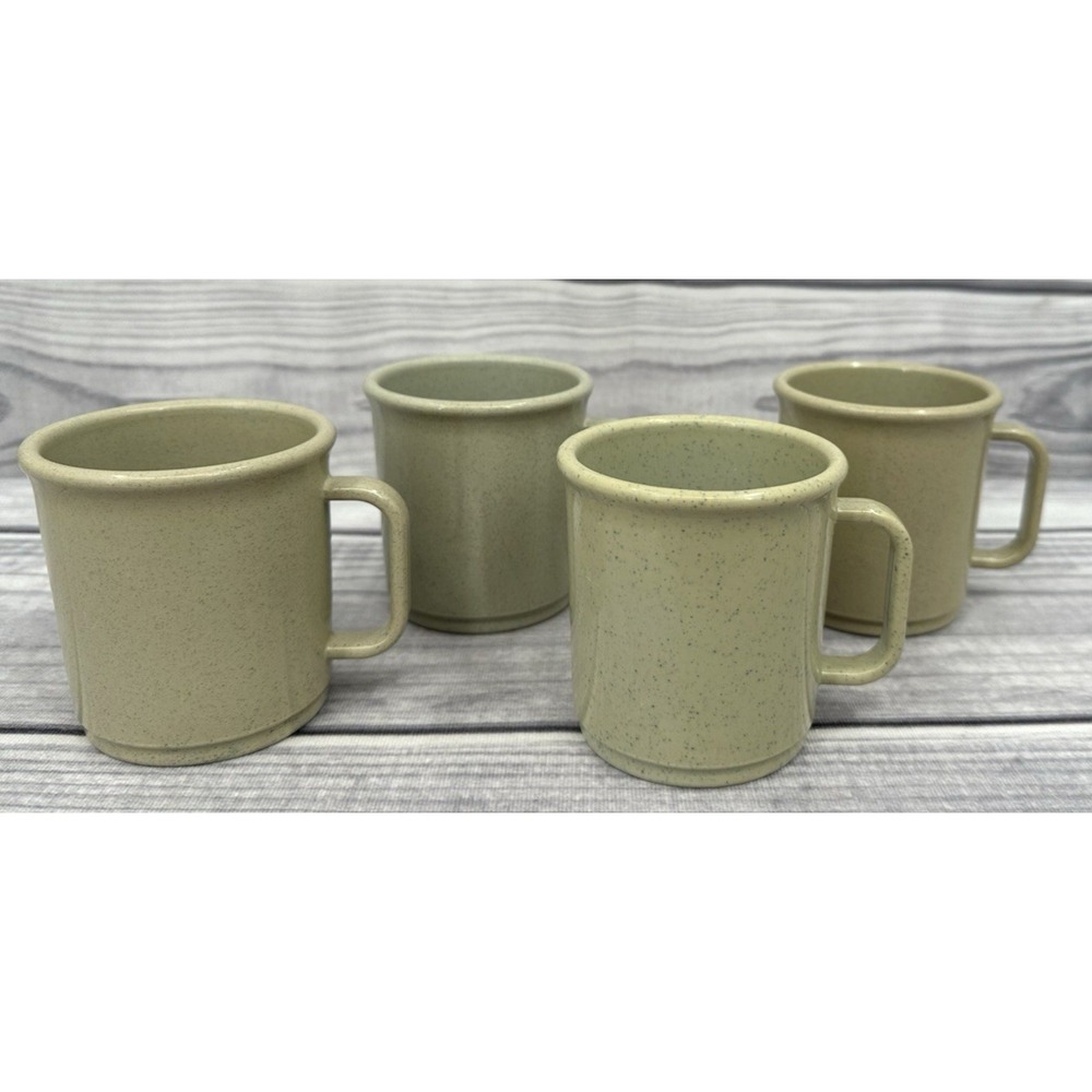 SET OF 4 VINTAGE RUBBERMAID MELAMINE STACKABLE COFFEE CUPS - 3813 - BEIGE ‎ *1